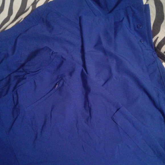 Royal blue scrub top and 2 bottoms - Picture 4 of 7